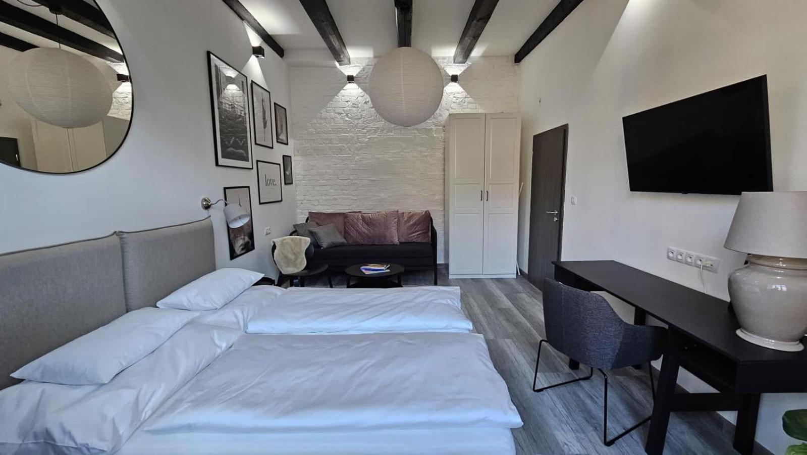 Great Living Apartments カルロヴィ・ヴァリ エクステリア 写真